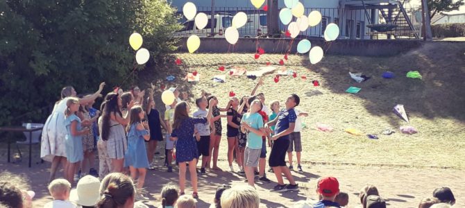 Bunte Ballons am Weidhäuser Himmel