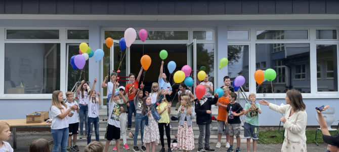 Bunte Ballons am Weidhäuser Himmel