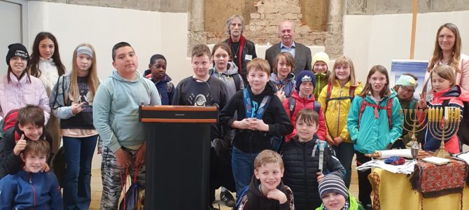 Besuch der 4a in der Synagoge Kronach