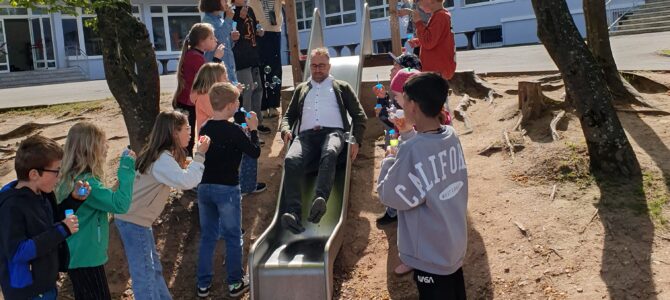 Teamwork, Applaus und eine besondere Rutschpartie: Abschied von unserem Bürgermeister Herrn Mönch